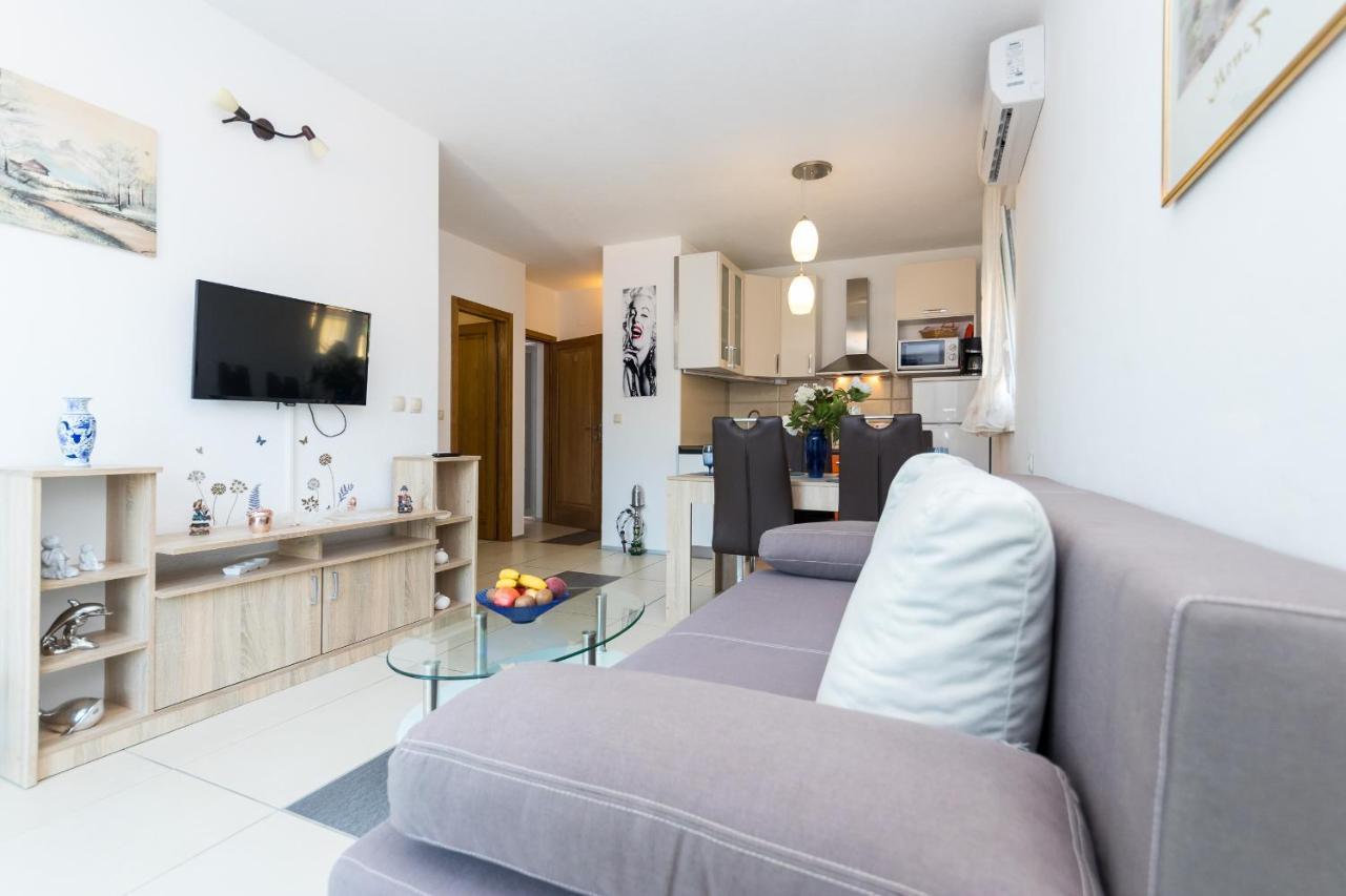 Apartments And Rooms With Parking Space Grebastica, Sibenik - 17831 Exterior photo