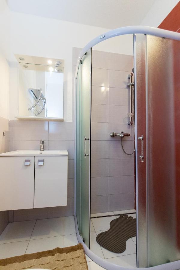 Apartments And Rooms With Parking Space Grebastica, Sibenik - 17831 Exterior photo
