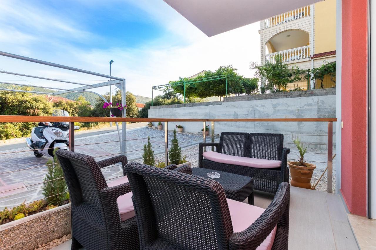Apartments And Rooms With Parking Space Grebastica, Sibenik - 17831 Exterior photo