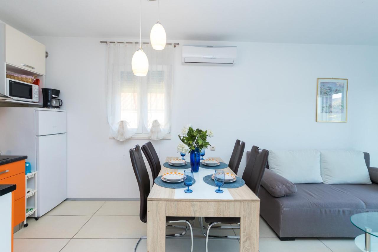 Apartments And Rooms With Parking Space Grebastica, Sibenik - 17831 Exterior photo