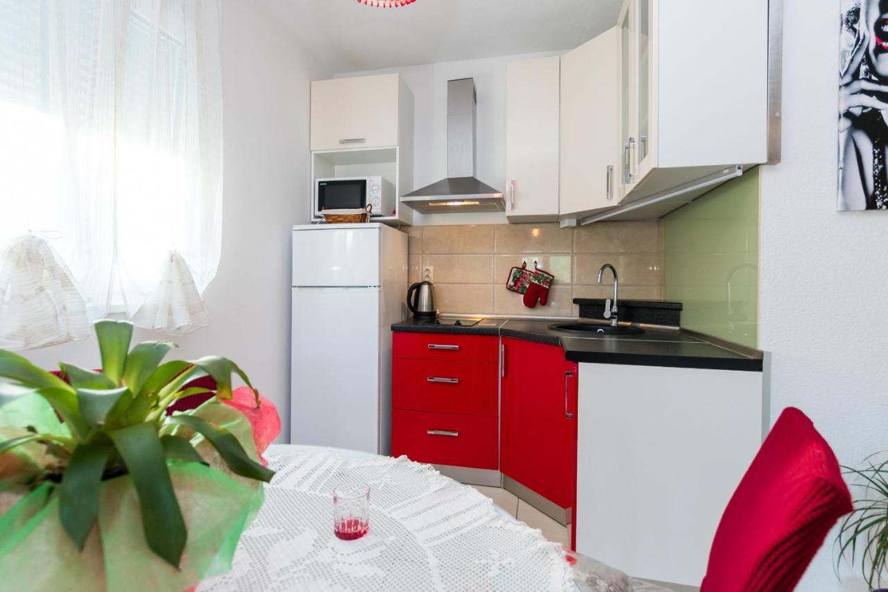 Apartments And Rooms With Parking Space Grebastica, Sibenik - 17831 Exterior photo