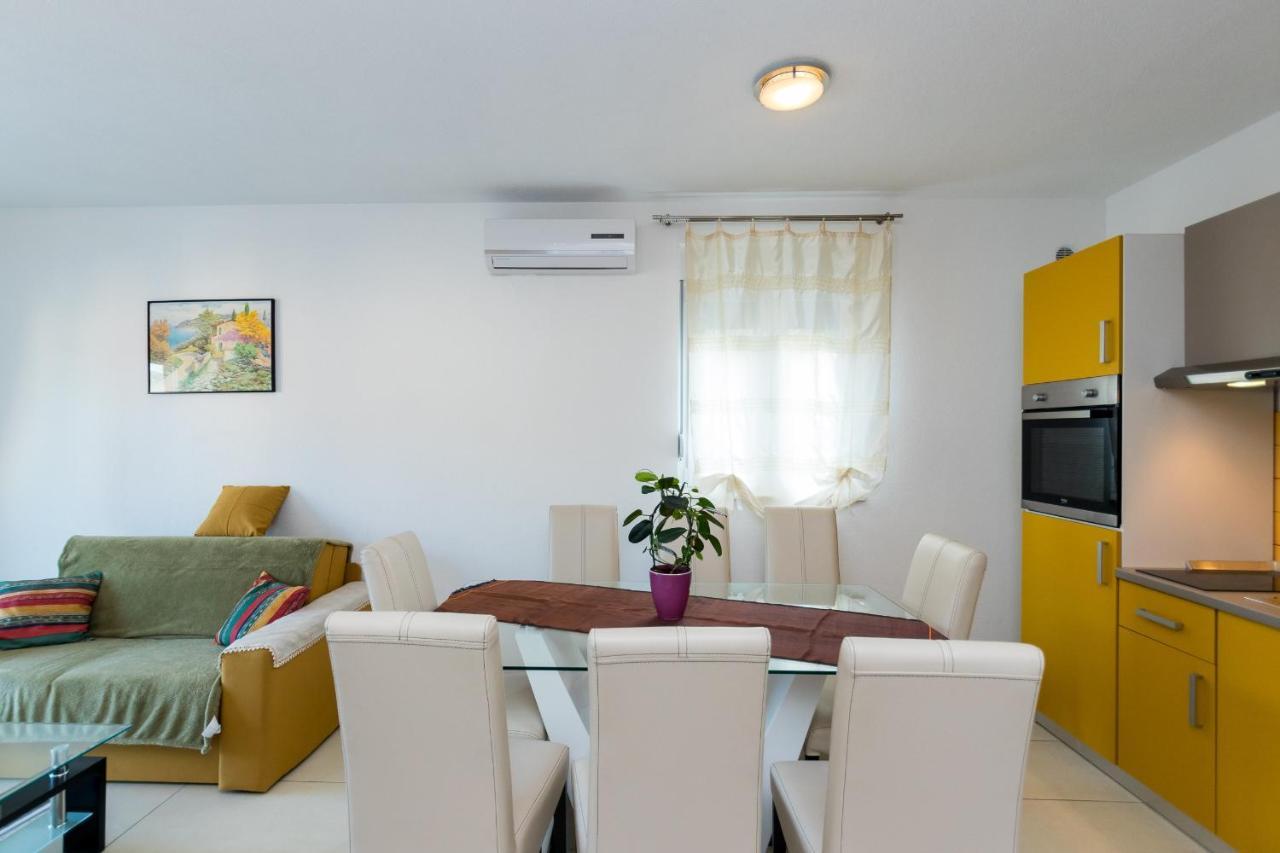 Apartments And Rooms With Parking Space Grebastica, Sibenik - 17831 Exterior photo