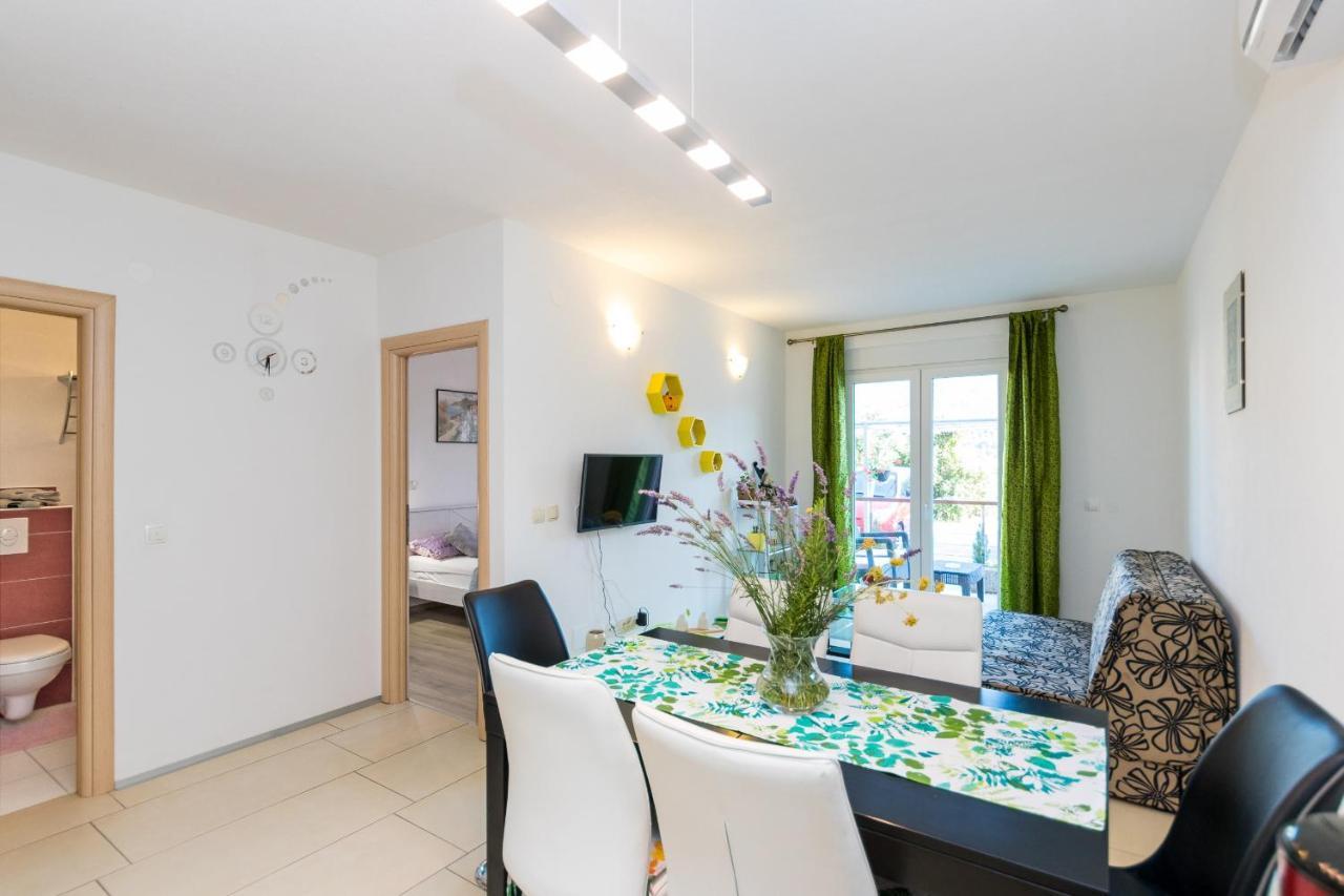 Apartments And Rooms With Parking Space Grebastica, Sibenik - 17831 Exterior photo