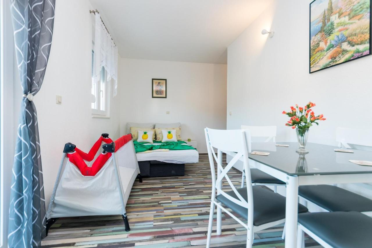 Apartments And Rooms With Parking Space Grebastica, Sibenik - 17831 Exterior photo